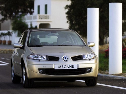 Характеристики автомобиля Renault Megane 1.6 AT Privilege (01.2006 - 09.2009): фото, вместимость, скорость, двигатель, топливо, масса, отзывы