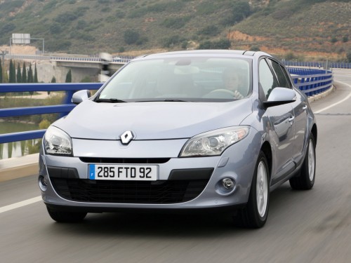 Характеристики автомобиля Renault Megane 1.5 dCi FAP DSG Dynamique (03.2008 - 07.2012): фото, вместимость, скорость, двигатель, топливо, масса, отзывы