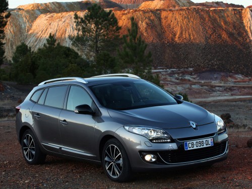 Характеристики автомобиля Renault Megane 1.4 TCe MT Dynamique (08.2012 - 06.2014): фото, вместимость, скорость, двигатель, топливо, масса, отзывы