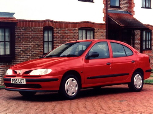 Характеристики автомобиля Renault Megane 2.0 AT RT (09.1996 - 02.1999): фото, вместимость, скорость, двигатель, топливо, масса, отзывы