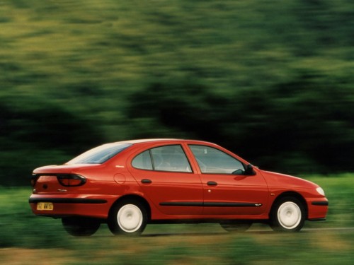 Характеристики автомобиля Renault Megane 1.4e MT RN (09.1996 - 02.1999): фото, вместимость, скорость, двигатель, топливо, масса, отзывы