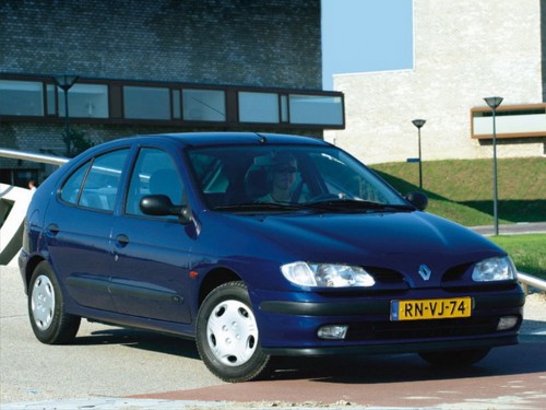Характеристики автомобиля Renault Megane 1.6 MT RN (03.1995 - 02.1999): фото, вместимость, скорость, двигатель, топливо, масса, отзывы