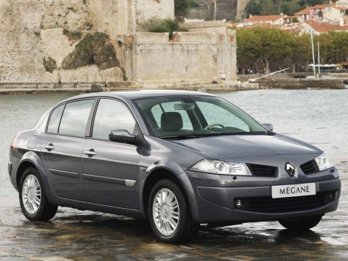 Характеристики автомобиля Renault Megane Extreme II 1.6 MT (10.2006 - 09.2009): фото, вместимость, скорость, двигатель, топливо, масса, отзывы