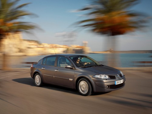 Характеристики автомобиля Renault Megane Business 2.0 MT (10.2006 - 09.2009): фото, вместимость, скорость, двигатель, топливо, масса, отзывы