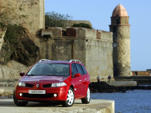 Характеристики автомобиля Renault Megane Privilege 1.6 МКП5 (10.2006 - 09.2009): фото, вместимость, скорость, двигатель, топливо, масса, отзывы