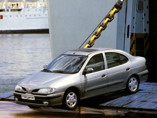 Характеристики автомобиля Renault Megane 1.6 MT (03.1995 - 02.1999): фото, вместимость, скорость, двигатель, топливо, масса, отзывы