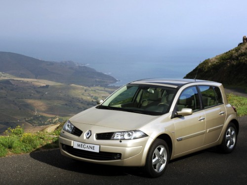 Характеристики автомобиля Renault Megane 1.6 MT Privilege (01.2006 - 09.2009): фото, вместимость, скорость, двигатель, топливо, масса, отзывы