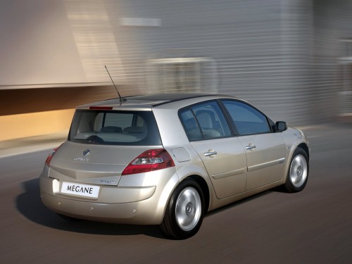 Характеристики автомобиля Renault Megane 1.6 MT Authentique (01.2006 - 09.2009): фото, вместимость, скорость, двигатель, топливо, масса, отзывы