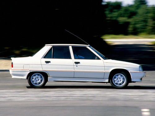 Характеристики автомобиля Renault R9 1.4 AT Automatic (10.1986 - 03.1997): фото, вместимость, скорость, двигатель, топливо, масса, отзывы