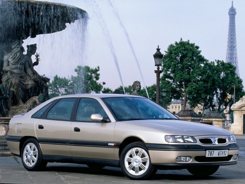 Характеристики автомобиля Renault Safrane 2.5 MT RXT (07.1996 - 12.2000): фото, вместимость, скорость, двигатель, топливо, масса, отзывы
