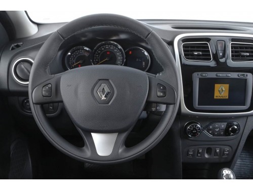 Характеристики автомобиля Renault Sandero 1.6 MT Privilege (09.2014 - 12.2018): фото, вместимость, скорость, двигатель, топливо, масса, отзывы