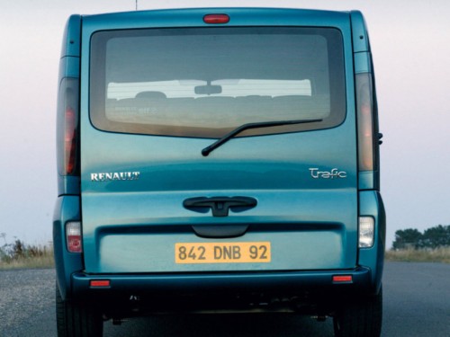 Характеристики автомобиля Renault Trafic 2.0 dCi MT Grand Combi (10.2006 - 06.2014): фото, вместимость, скорость, двигатель, топливо, масса, отзывы