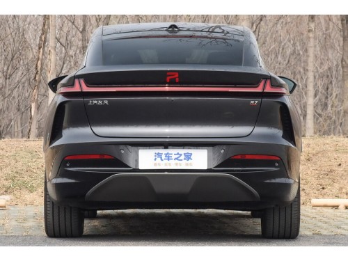 Характеристики автомобиля Rising Auto R7 90 kWh 4WD Flagship (02.2023 - н.в.): фото, вместимость, скорость, двигатель, топливо, масса, отзывы