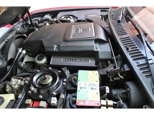 Характеристики автомобиля Rolls-Royce Corniche 6.8 AT (03.2000 - 09.2002): фото, вместимость, скорость, двигатель, топливо, масса, отзывы