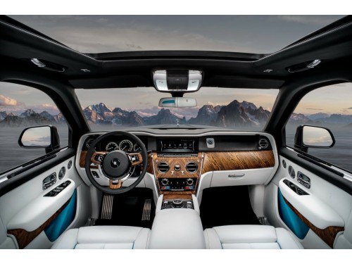 Характеристики автомобиля Rolls-Royce Cullinan 6.8 AT Cullinan (10.2018 - 12.2022): фото, вместимость, скорость, двигатель, топливо, масса, отзывы