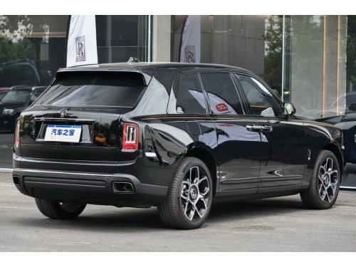 Характеристики автомобиля Rolls-Royce Cullinan 6.7 AT Cullinan Black Badge (07.2020 - н.в.): фото, вместимость, скорость, двигатель, топливо, масса, отзывы