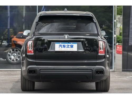 Характеристики автомобиля Rolls-Royce Cullinan 6.7 AT Cullinan (05.2018 - н.в.): фото, вместимость, скорость, двигатель, топливо, масса, отзывы