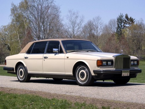 Характеристики автомобиля Rolls-Royce Silver Spur 6.75 AT (01.1980 - 12.1989): фото, вместимость, скорость, двигатель, топливо, масса, отзывы