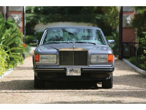 Характеристики автомобиля Rolls-Royce Silver Spur 6.75 AT (01.1990 - 01.1993): фото, вместимость, скорость, двигатель, топливо, масса, отзывы