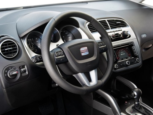Характеристики автомобиля SEAT Altea 1.4 MT Base (05.2009 - 04.2015): фото, вместимость, скорость, двигатель, топливо, масса, отзывы