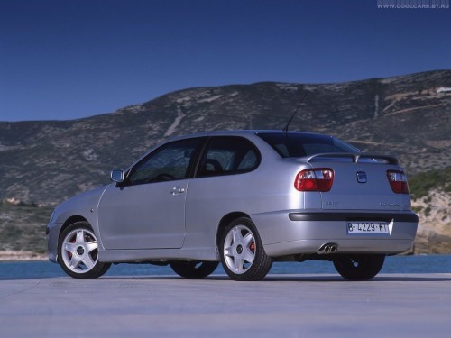 Характеристики автомобиля SEAT Cordoba 1.6 MT Sport (10.1999 - 09.2002): фото, вместимость, скорость, двигатель, топливо, масса, отзывы