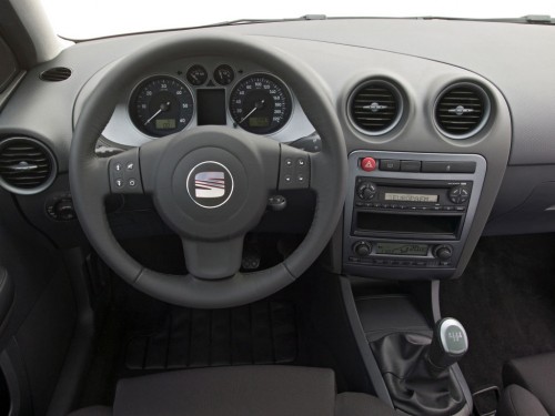 Характеристики автомобиля SEAT Cordoba 1.4 AT Stella (10.2002 - 09.2009): фото, вместимость, скорость, двигатель, топливо, масса, отзывы