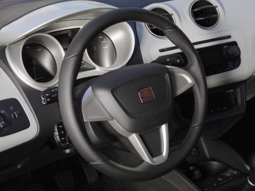 Характеристики автомобиля SEAT Ibiza 1.2 TSI DSG Style (05.2008 - 04.2012): фото, вместимость, скорость, двигатель, топливо, масса, отзывы