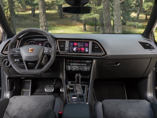 Характеристики автомобиля SEAT Leon 1.0 TSI DSG Style (11.2016 - 01.2020): фото, вместимость, скорость, двигатель, топливо, масса, отзывы