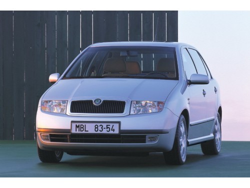 Характеристики автомобиля Skoda Fabia 1.4 MT Comfort (01.2000 - 04.2003): фото, вместимость, скорость, двигатель, топливо, масса, отзывы