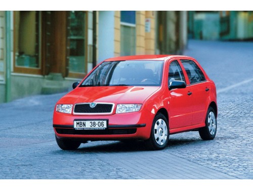 Характеристики автомобиля Skoda Fabia 1.4 MT Comfort (01.2000 - 07.2004): фото, вместимость, скорость, двигатель, топливо, масса, отзывы
