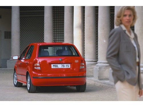 Характеристики автомобиля Skoda Fabia 1.4 AT Elegance (01.2000 - 07.2004): фото, вместимость, скорость, двигатель, топливо, масса, отзывы
