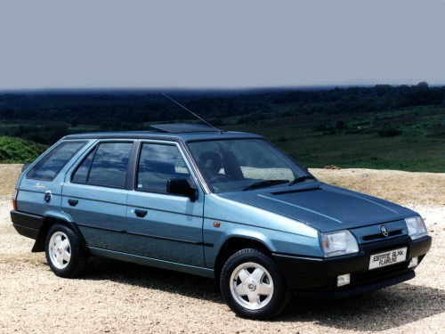 Характеристики автомобиля Skoda Favorit 1.3 MT 136 LS (03.1992 - 06.1993): фото, вместимость, скорость, двигатель, топливо, масса, отзывы