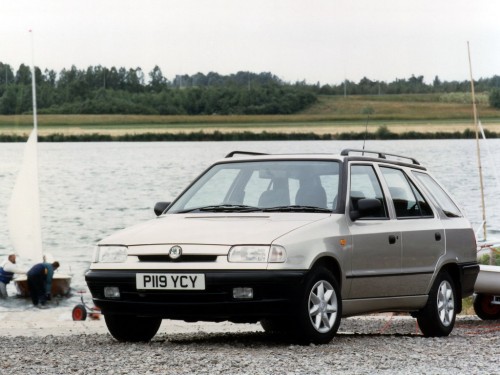 Характеристики автомобиля Skoda Felicia 1.3 MPI MT LX (08.1996 - 12.1997): фото, вместимость, скорость, двигатель, топливо, масса, отзывы