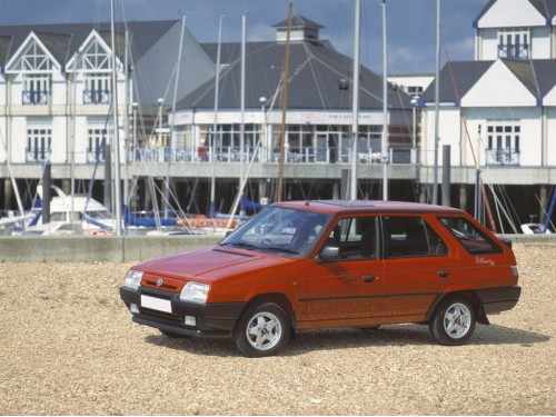 Характеристики автомобиля Skoda Forman 1.3 MT 135 L k (03.1990 - 11.1994): фото, вместимость, скорость, двигатель, топливо, масса, отзывы