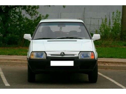 Характеристики автомобиля Skoda Forman 1.3 MT 135 LS k (03.1990 - 11.1994): фото, вместимость, скорость, двигатель, топливо, масса, отзывы