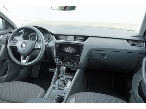 Характеристики автомобиля Skoda Octavia 1.0 TSI DSG Soleil (01.2018 - 05.2019): фото, вместимость, скорость, двигатель, топливо, масса, отзывы