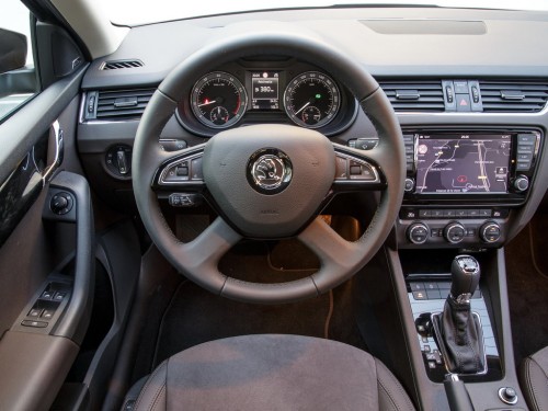 Характеристики автомобиля Skoda Octavia 1.2 TSI Green tec DSG Style (03.2015 - 04.2015): фото, вместимость, скорость, двигатель, топливо, масса, отзывы