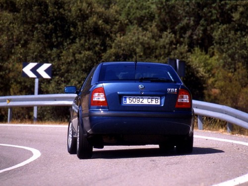 Характеристики автомобиля Skoda Octavia 1.8 TSI 4x4 MT L&amp;K (09.2000 - 12.2010): фото, вместимость, скорость, двигатель, топливо, масса, отзывы