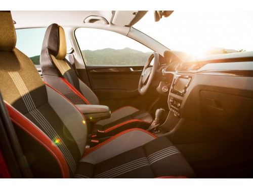 Характеристики автомобиля Skoda Rapid 1.0 TSI DSG Monte Carlo (05.2017 - 07.2019): фото, вместимость, скорость, двигатель, топливо, масса, отзывы