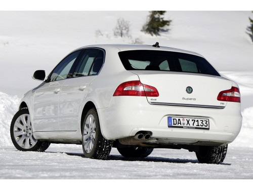 Характеристики автомобиля Skoda Superb 1.4 TSI MT Comfort (07.2008 - 02.2012): фото, вместимость, скорость, двигатель, топливо, масса, отзывы