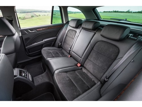 Характеристики автомобиля Skoda Superb 1.8 TSI 4x4 MT Elegance (06.2013 - 05.2015): фото, вместимость, скорость, двигатель, топливо, масса, отзывы