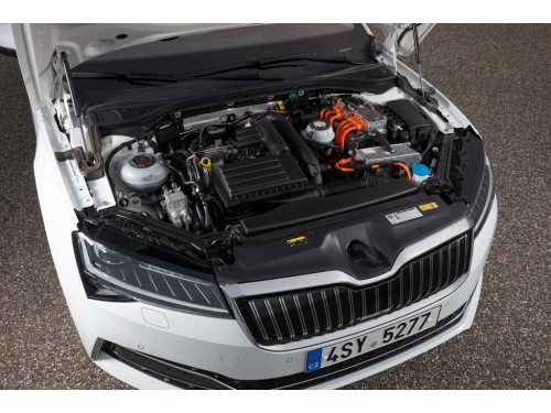 Характеристики автомобиля Skoda Superb 1.5 TSI ACT MT Laurin&amp;Klement (06.2019 - 05.2022): фото, вместимость, скорость, двигатель, топливо, масса, отзывы