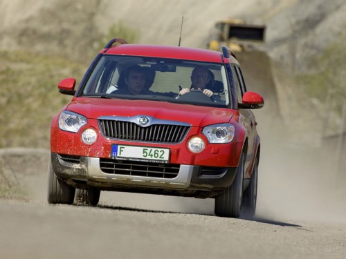 Характеристики автомобиля Skoda Yeti 1.2 TSI DSG Active (05.2009 - 01.2014): фото, вместимость, скорость, двигатель, топливо, масса, отзывы