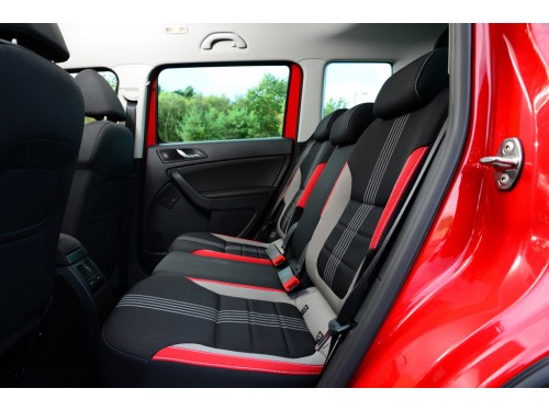 Характеристики автомобиля Skoda Yeti 1.4 TSI DSG Ambition (07.2016 - 10.2018): фото, вместимость, скорость, двигатель, топливо, масса, отзывы