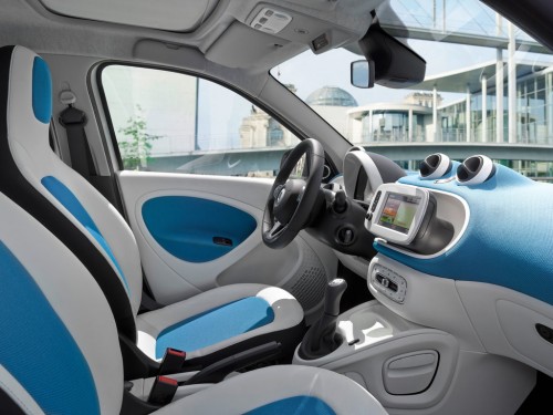 Характеристики автомобиля Smart Forfour 0.9 AMT Passion (12.2015 - 03.2020): фото, вместимость, скорость, двигатель, топливо, масса, отзывы