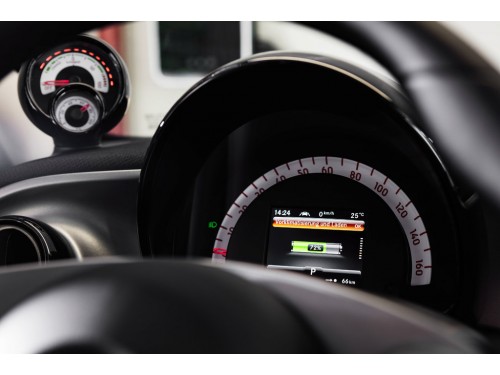 Характеристики автомобиля Smart Forfour 0.9 AMT Prime (05.2015 - н.в.): фото, вместимость, скорость, двигатель, топливо, масса, отзывы