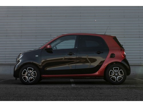 Характеристики автомобиля Smart Forfour 1.0 MT Passion (11.2014 - 07.2017): фото, вместимость, скорость, двигатель, топливо, масса, отзывы