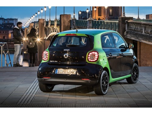 Характеристики автомобиля Smart Forfour 17.6 kWh Electric Drive EQ Prime (03.2017 - н.в.): фото, вместимость, скорость, двигатель, топливо, масса, отзывы