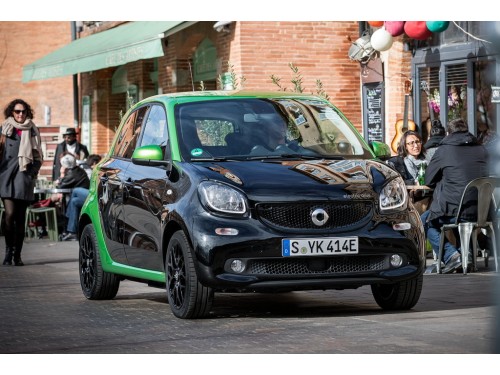 Характеристики автомобиля Smart Forfour 1.0 MT Prime (11.2014 - 07.2017): фото, вместимость, скорость, двигатель, топливо, масса, отзывы