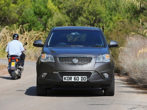 Характеристики автомобиля SsangYong Actyon 2.0D AT 4WD Comfort (12.2010 - 12.2012): фото, вместимость, скорость, двигатель, топливо, масса, отзывы